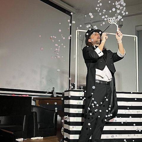 Mikołajkowy Teatr Baniek Mydlanych