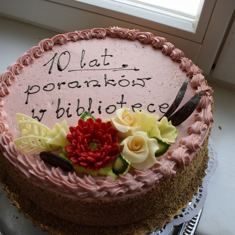 Grafika 1: 10 lat Poranków w bibliotece