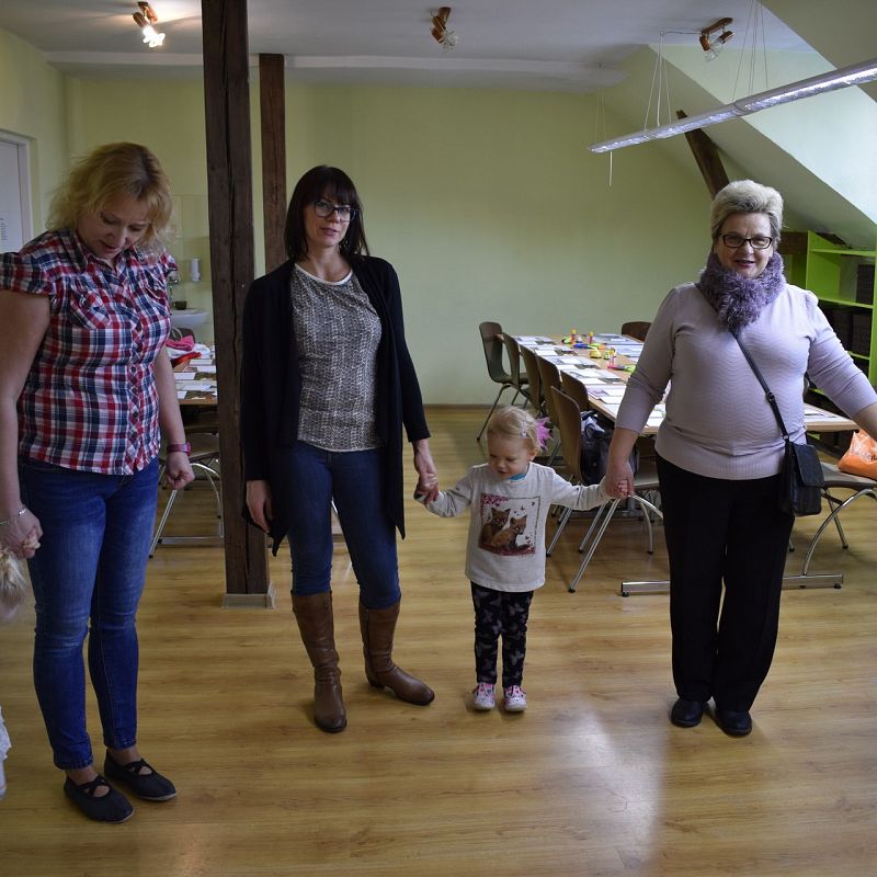 Grafika 1: 10 lat Poranków w bibliotece