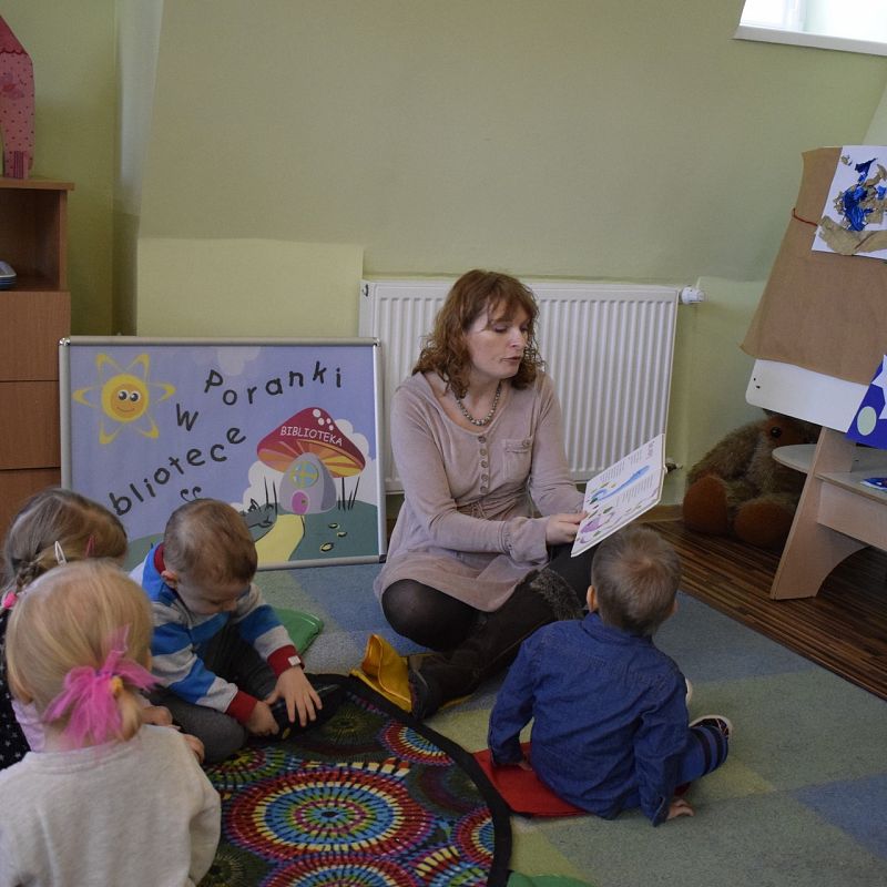 Grafika 1: 10 lat Poranków w bibliotece