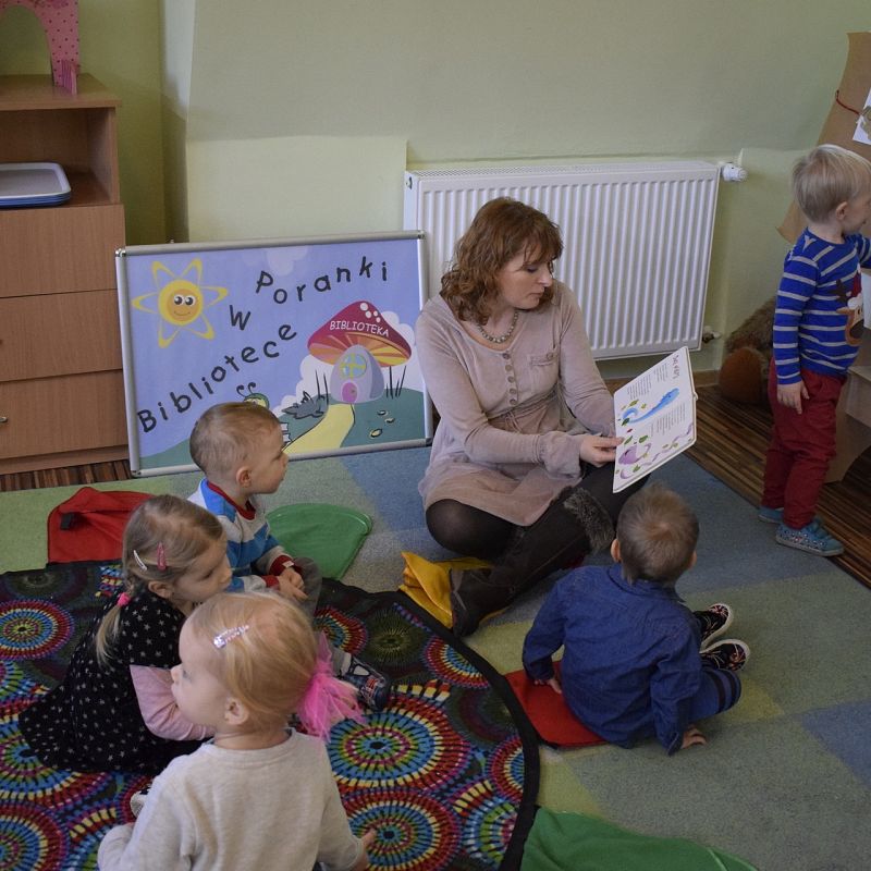 Grafika 1: 10 lat Poranków w bibliotece