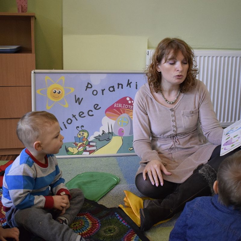 Grafika 1: 10 lat Poranków w bibliotece