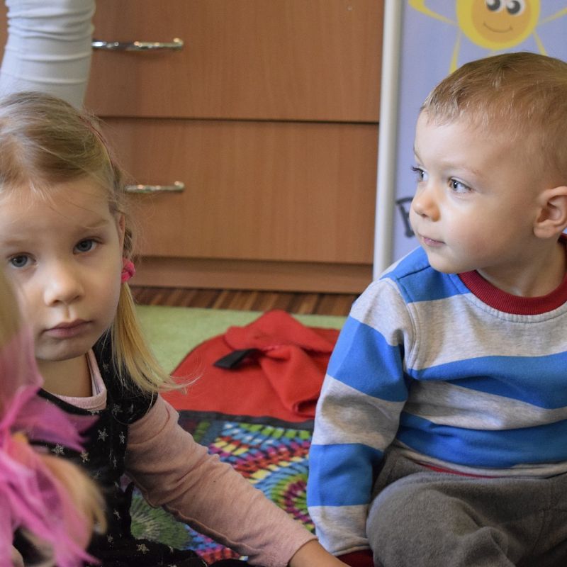 Grafika 1: 10 lat Poranków w bibliotece