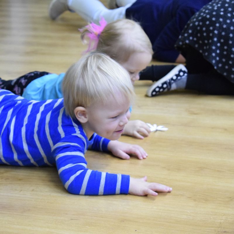 Grafika 1: 10 lat Poranków w bibliotece