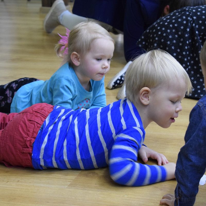 Grafika 1: 10 lat Poranków w bibliotece