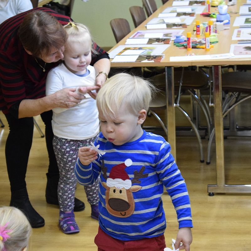 Grafika 1: 10 lat Poranków w bibliotece