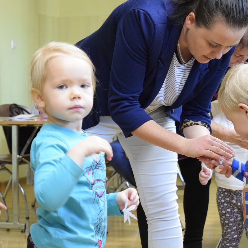 Grafika 1: 10 lat Poranków w bibliotece