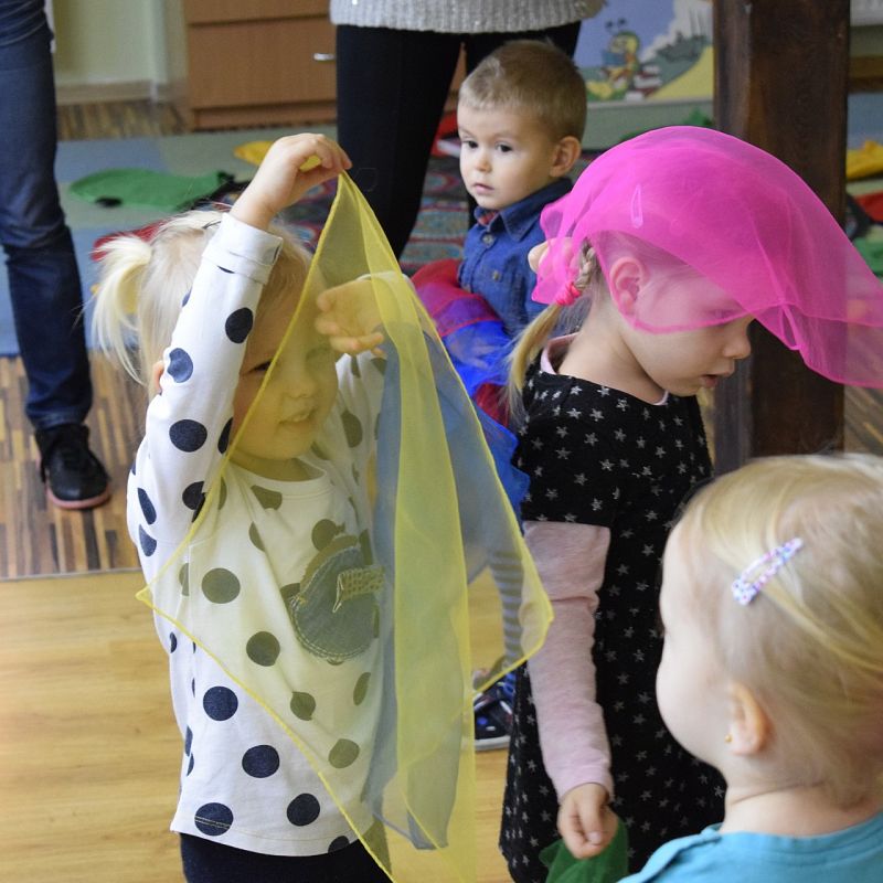 Grafika 1: 10 lat Poranków w bibliotece