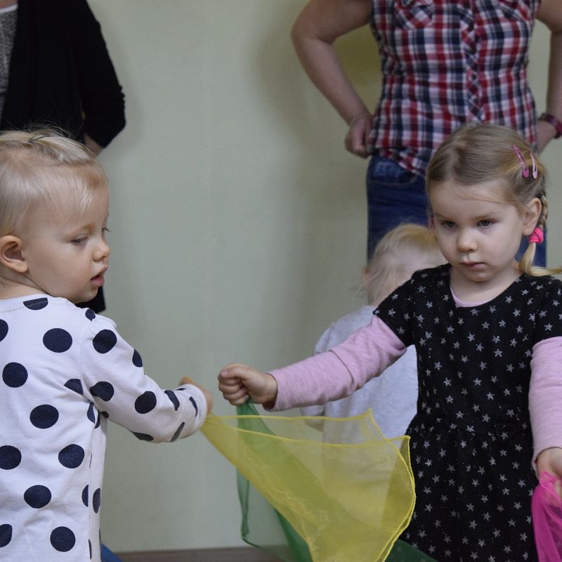 Grafika 1: 10 lat Poranków w bibliotece