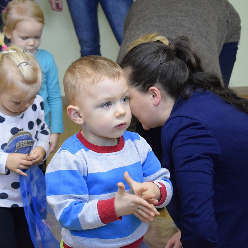 Grafika 1: 10 lat Poranków w bibliotece