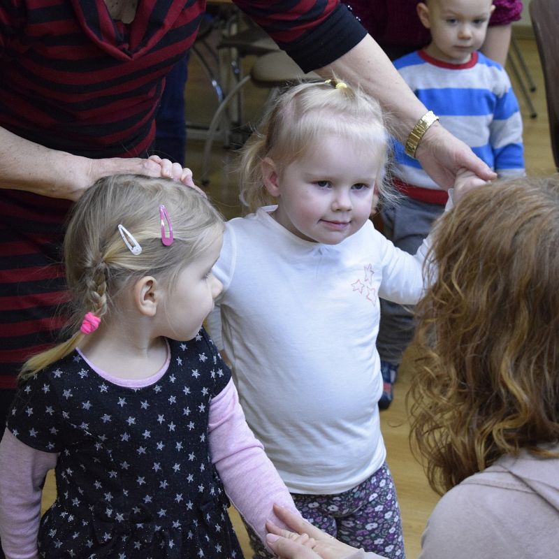 Grafika 1: 10 lat Poranków w bibliotece