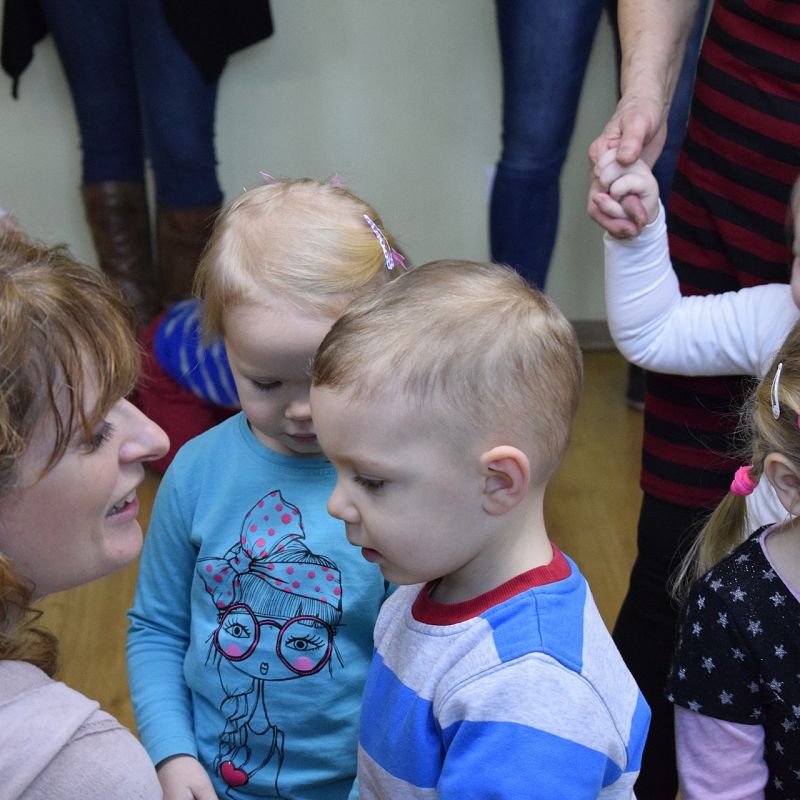 Grafika 1: 10 lat Poranków w bibliotece