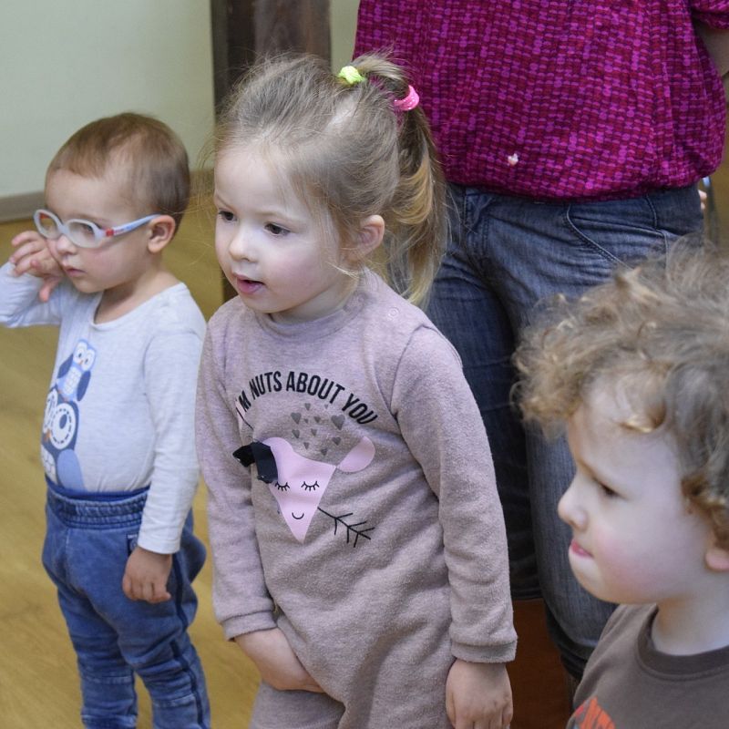 Grafika 1: 10 lat Poranków w bibliotece