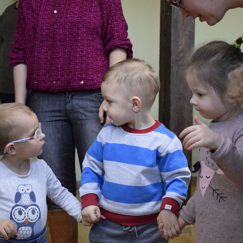 Grafika 1: 10 lat Poranków w bibliotece