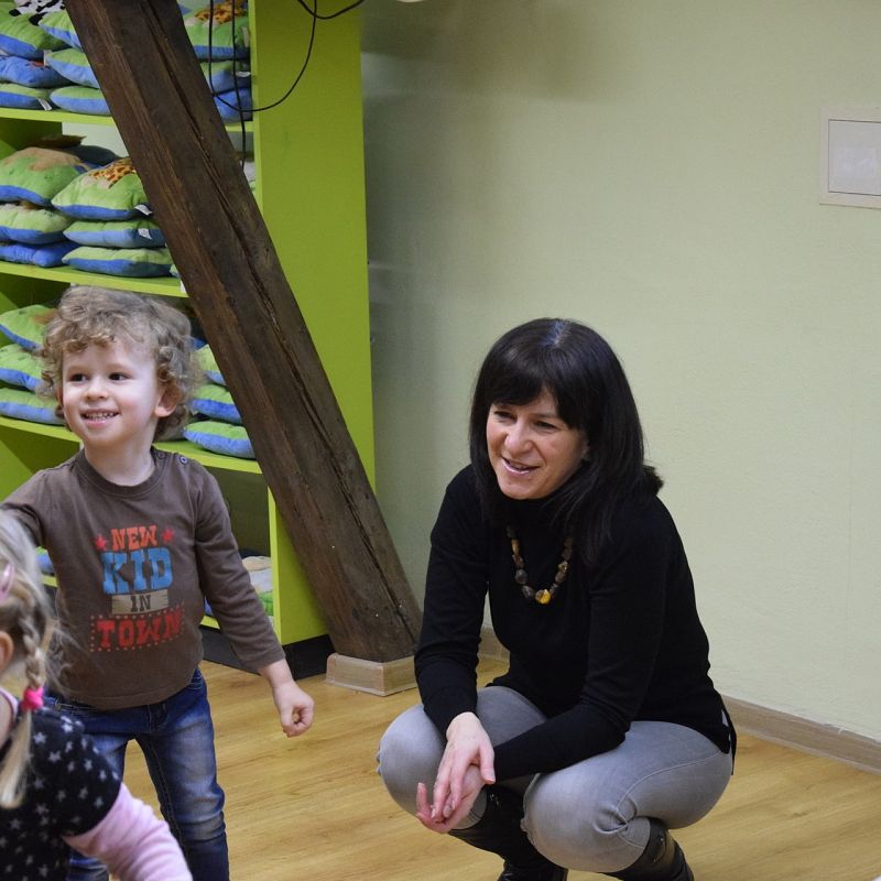 Grafika 1: 10 lat Poranków w bibliotece