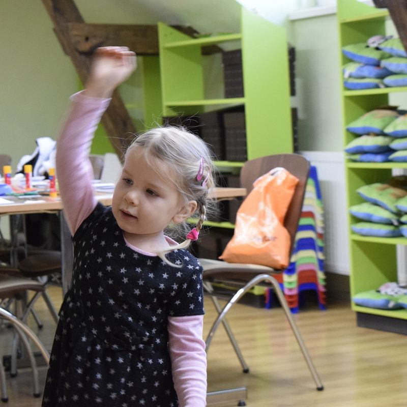 Grafika 1: 10 lat Poranków w bibliotece