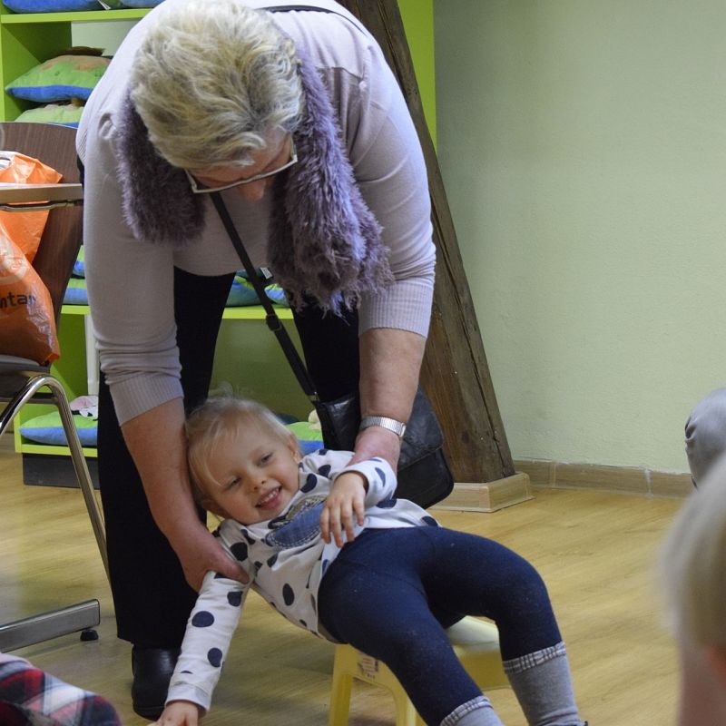 Grafika 1: 10 lat Poranków w bibliotece