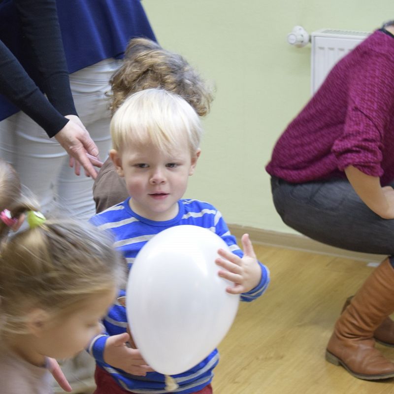 Grafika 1: 10 lat Poranków w bibliotece