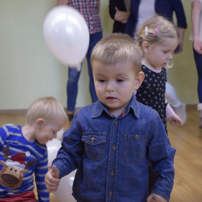 Grafika 1: 10 lat Poranków w bibliotece