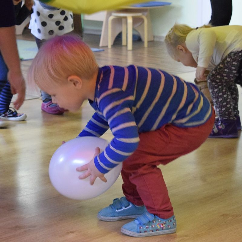 Grafika 1: 10 lat Poranków w bibliotece