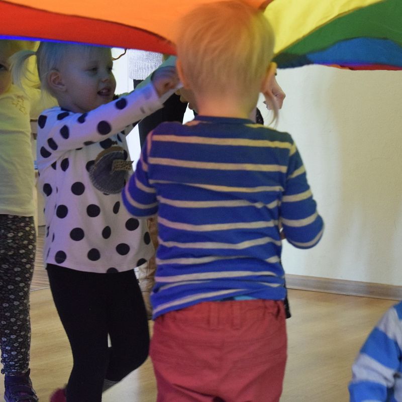 Grafika 1: 10 lat Poranków w bibliotece