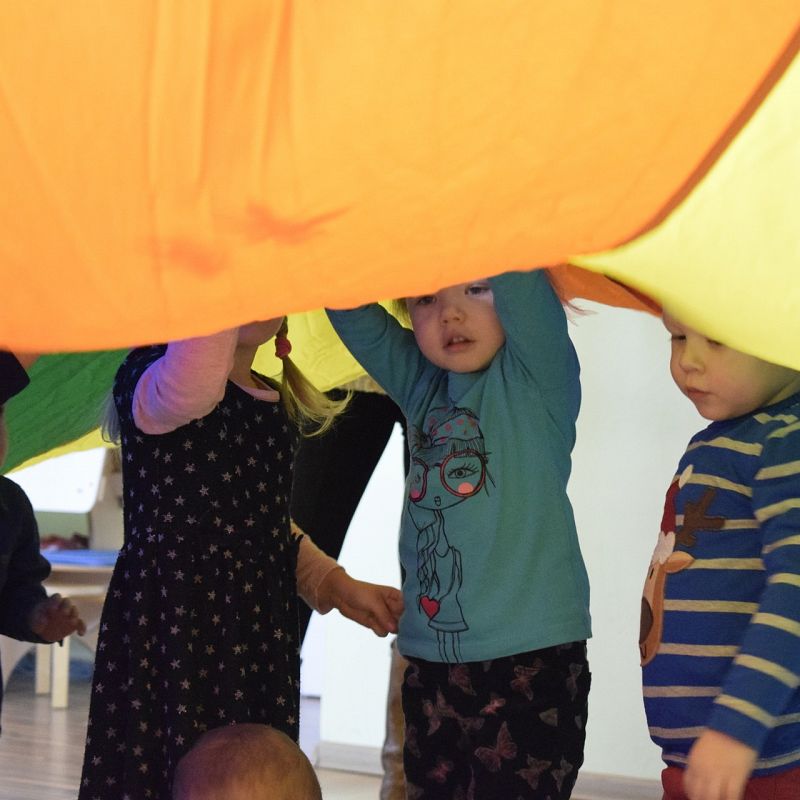 Grafika 1: 10 lat Poranków w bibliotece