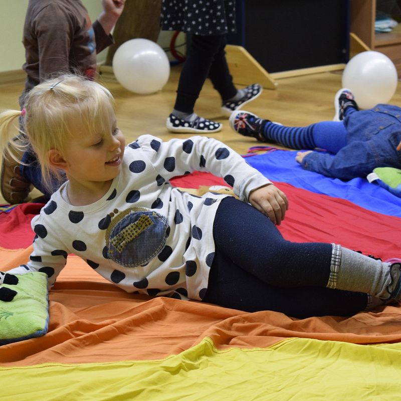 Grafika 1: 10 lat Poranków w bibliotece