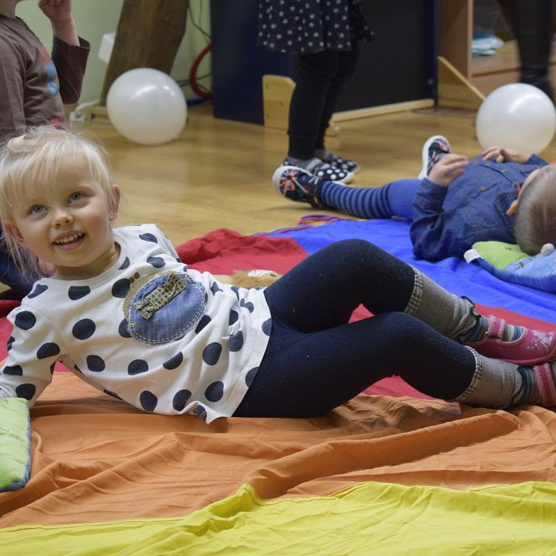 Grafika 1: 10 lat Poranków w bibliotece