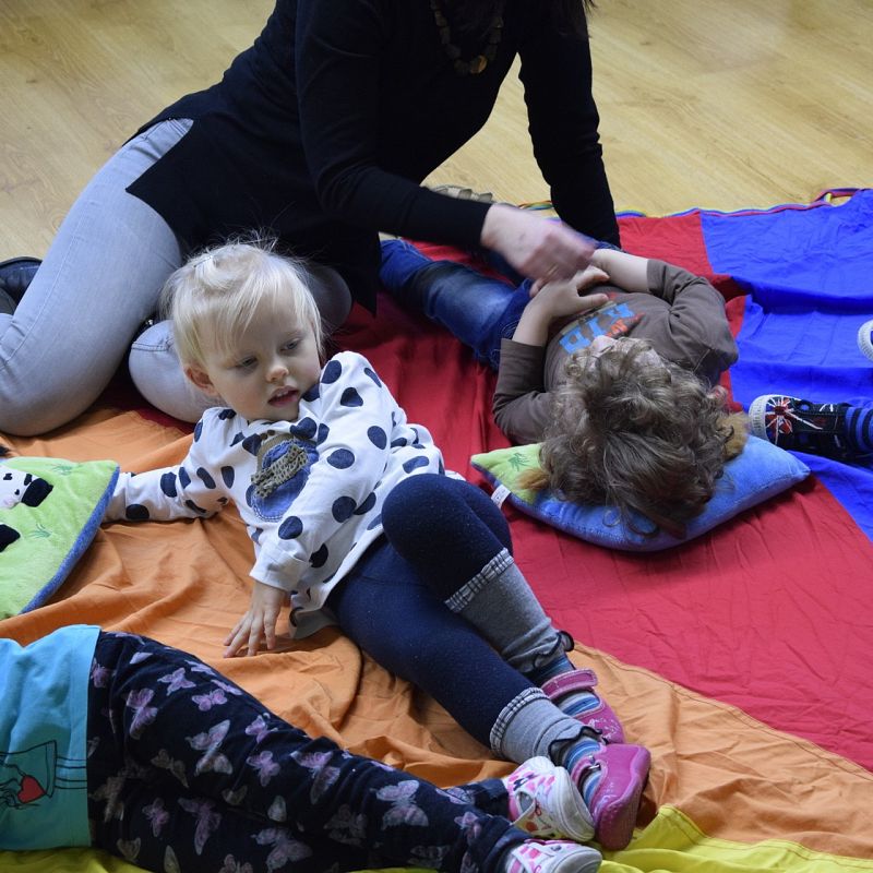 Grafika 1: 10 lat Poranków w bibliotece