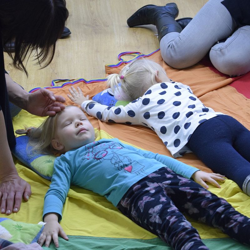 Grafika 1: 10 lat Poranków w bibliotece