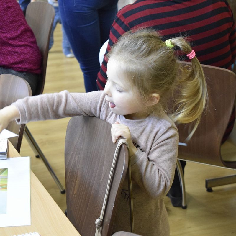 Grafika 1: 10 lat Poranków w bibliotece