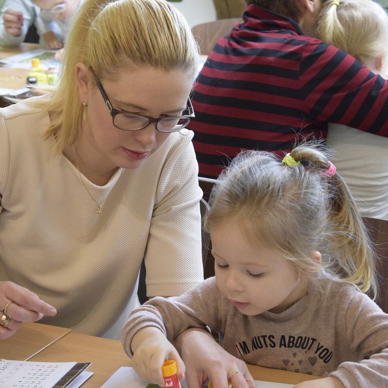 Grafika 1: 10 lat Poranków w bibliotece