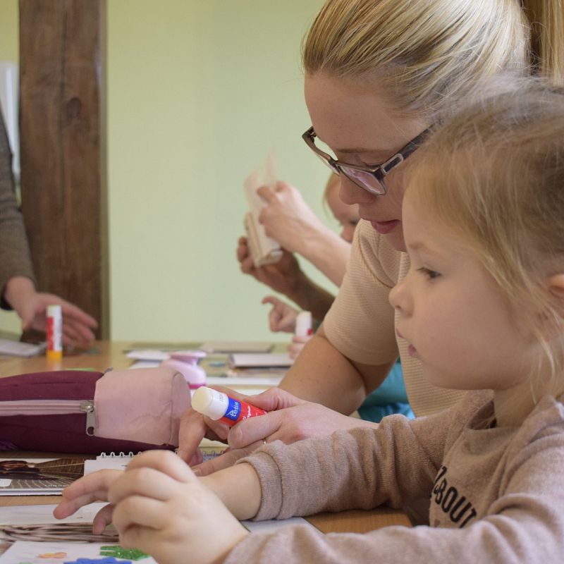 Grafika 1: 10 lat Poranków w bibliotece