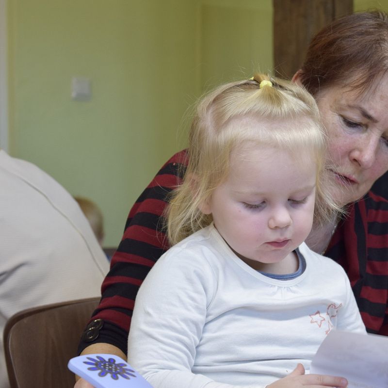 Grafika 1: 10 lat Poranków w bibliotece