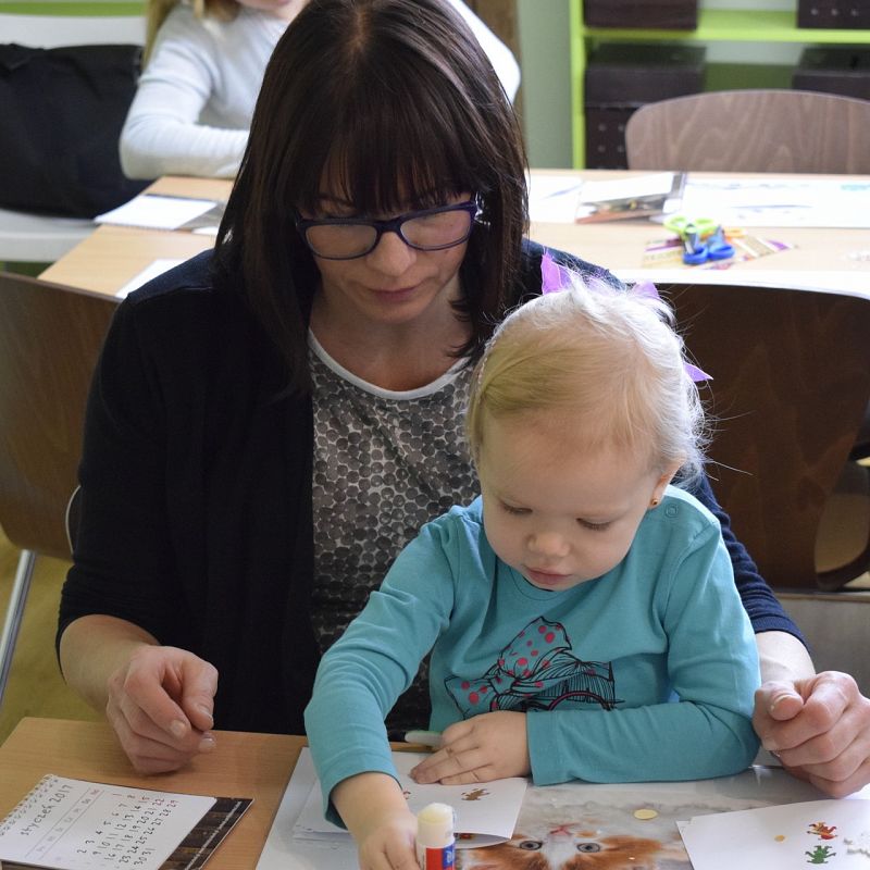 Grafika 1: 10 lat Poranków w bibliotece