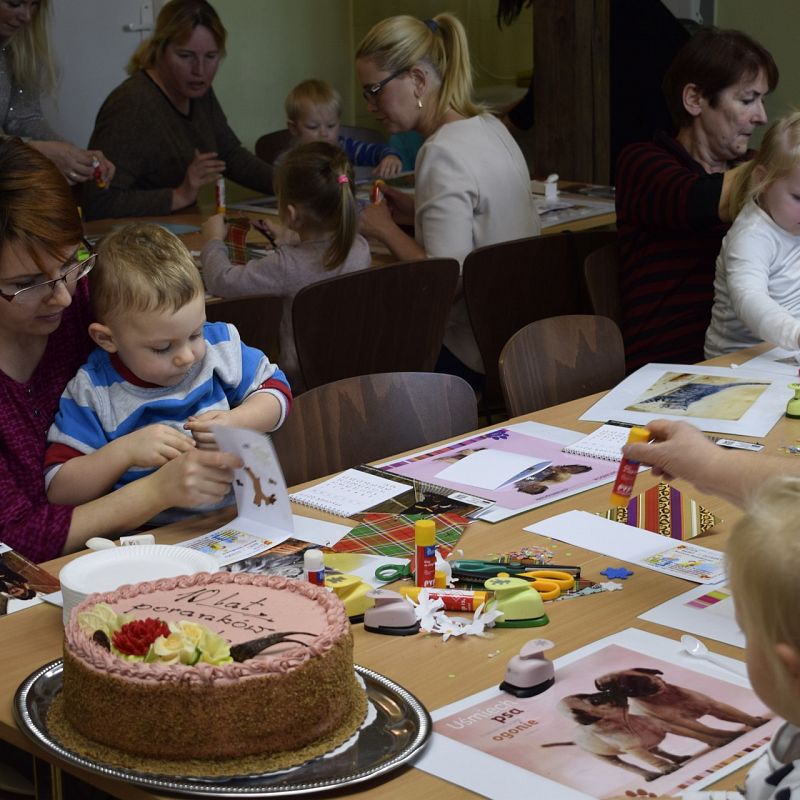 Grafika 1: 10 lat Poranków w bibliotece
