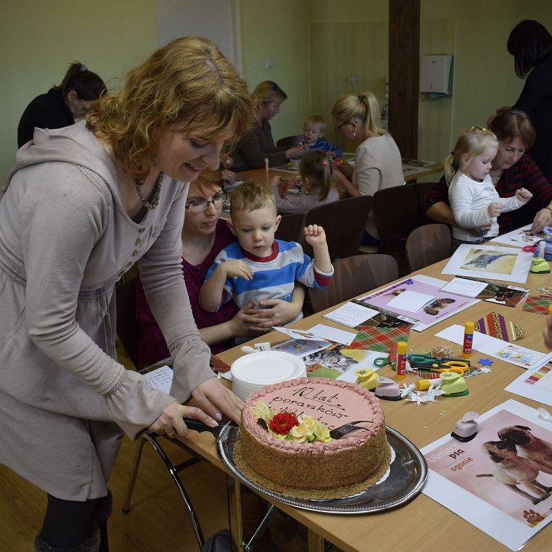 Grafika 1: 10 lat Poranków w bibliotece