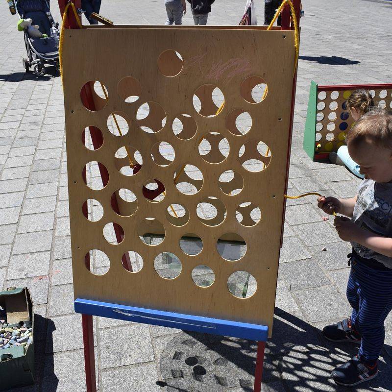 Grafika 1: Tak się bawiliśmy podczas Kolorowych Podwórek
