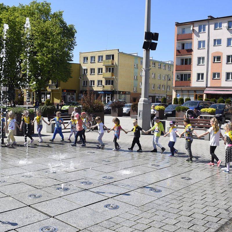 Grafika 1: Tak się bawiliśmy podczas Kolorowych Podwórek