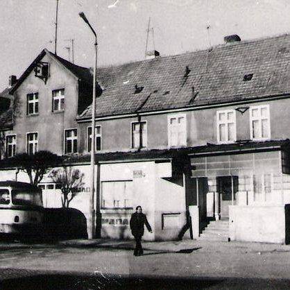 Budynek "Bagateli w latach 60. lub 70.  Wówczas harcówka i biuro "Gromady". Źródło @Lęborskie korzenie @Stanisława Mitrut Lewna