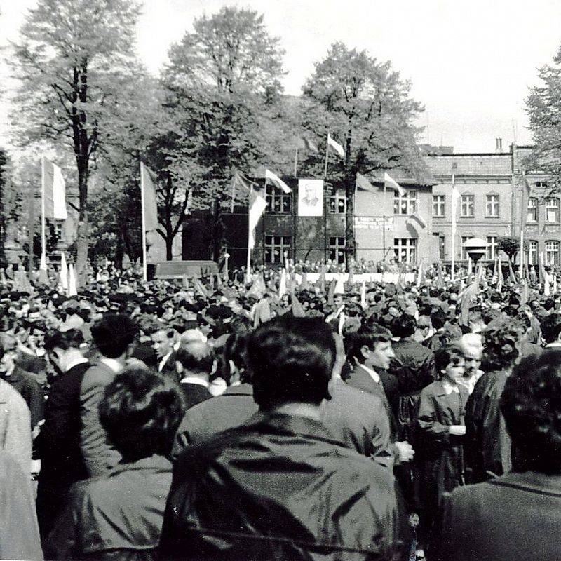 1 maja gromadził na placu tłumy. Źródło FB Lęborskie Korzenie