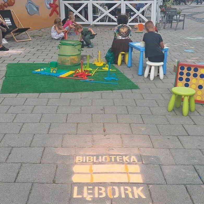 Grafika : Letnia czytelnia