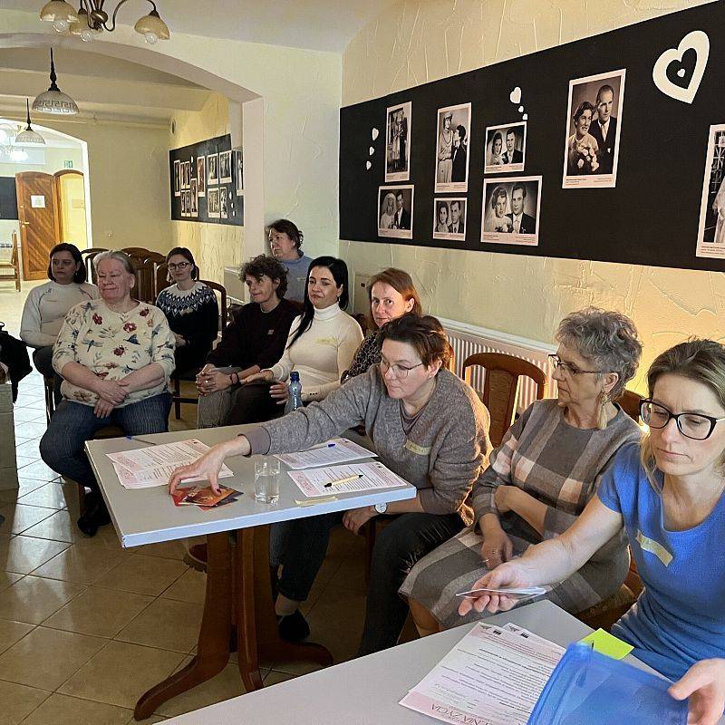Grafika : "Pełnia Życia" - spotkania dla Pań 40+