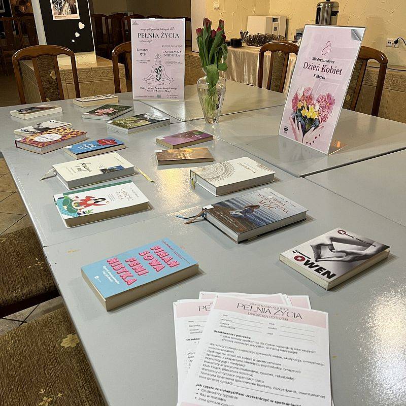 Grafika : "Pełnia Życia" - spotkania dla Pań 40+