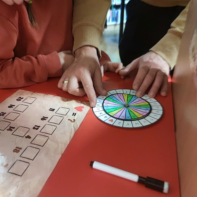 Grafika : Rodzinne warsztaty detektywistyczne w bibliotece