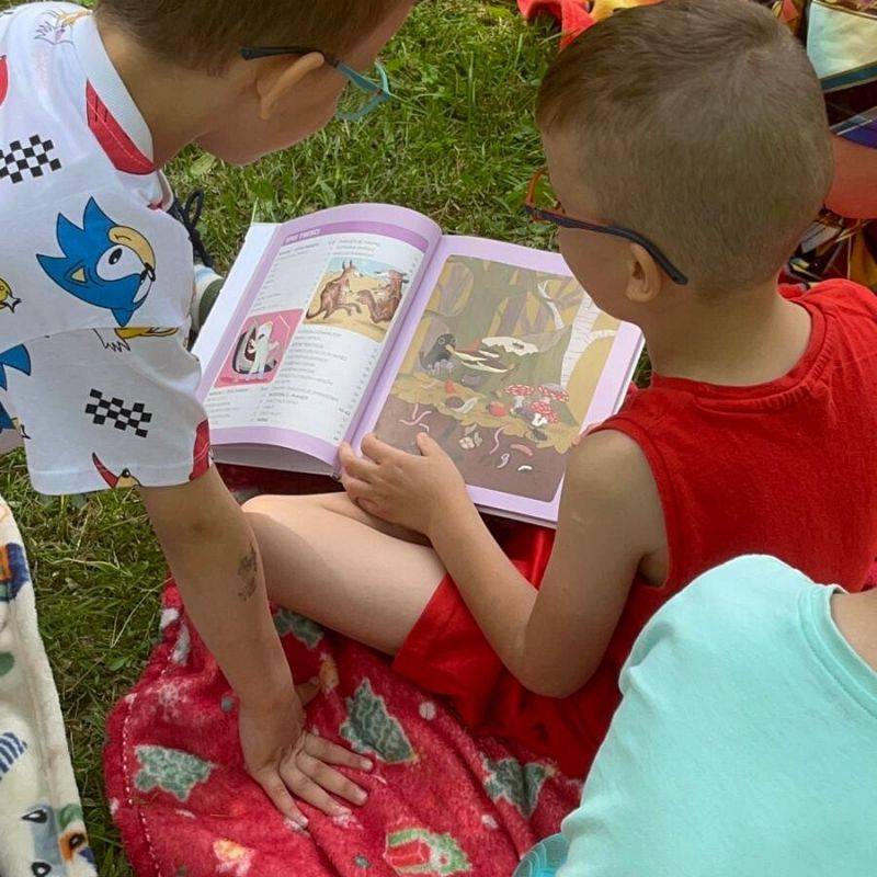 Grafika 1: Fotorelacja z akcji Czytamy razem