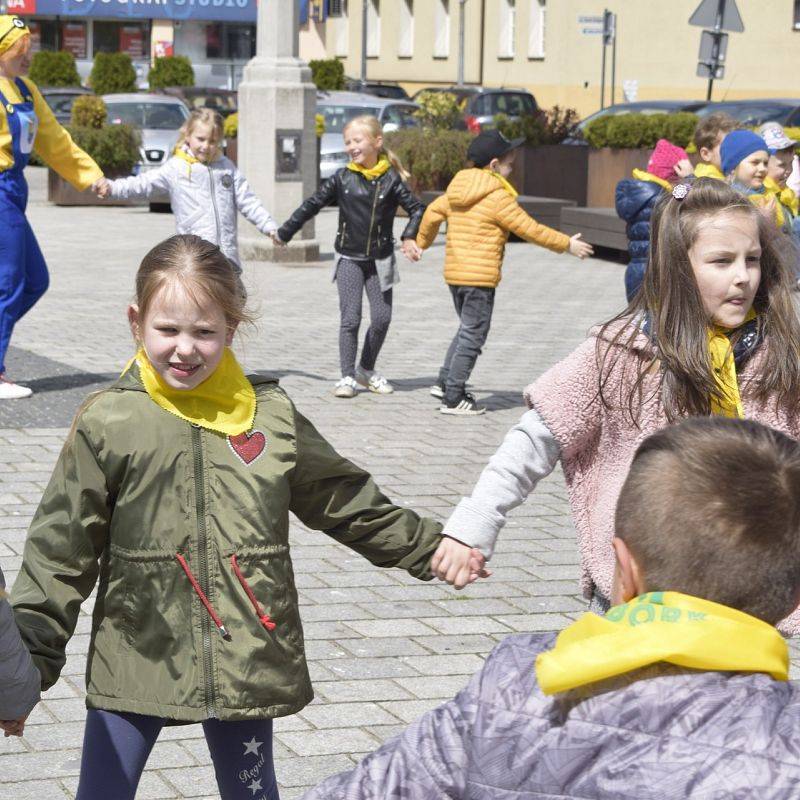 Grafika 1: Kolorowe Podwórka