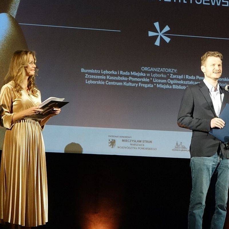 2023, laureat nagrody Grand Prix Marszałka Województwa Pomorskiego, Mateusz Dudek, prowadzący Aleksandra Werenczuk-Hinc i Adam Wiśniewski